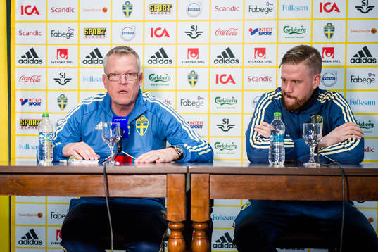 Sveriges förbundskapten Janne Andersson och Pontus Jansson
