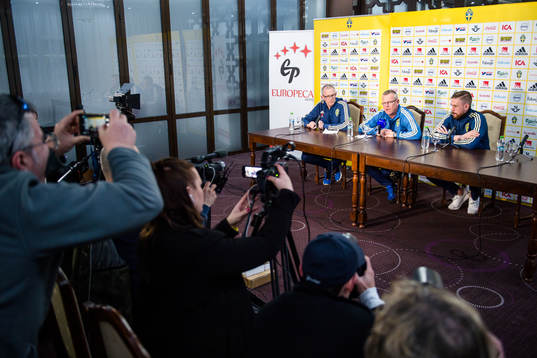 Sveriges förbundskapten Janne Andersson och Pontus Jansson