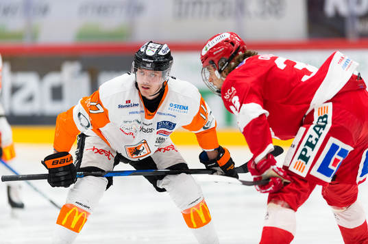 Karlskronas Joel Kellman i tekning mot Timrås  Jacob