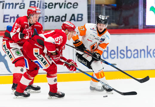 Timrås Jonathan Dahlen och Anton Wedin i kamp mot