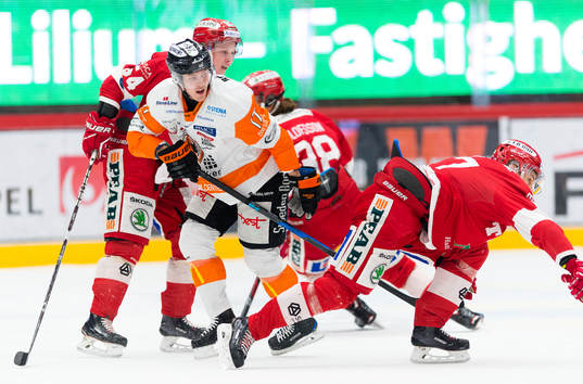 Timrås Jonathan Dahlen och Anton Wedin i kamp mot
