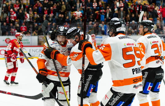 Karlskronas Konstantin Komarek  och Morten Madsen jublar