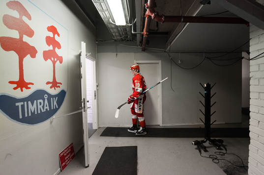 Timrås Erik Karlsson deppar