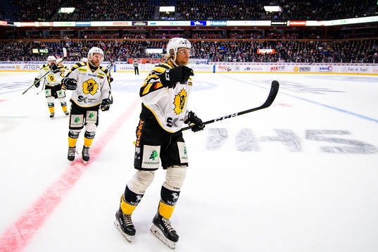 Skellefteås Michael Kostka jublar
