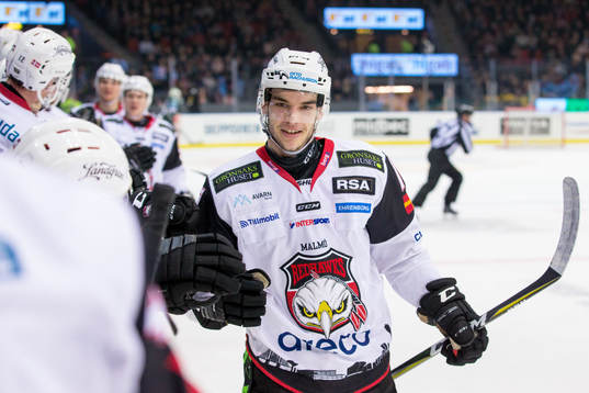 Malmö Redhawks Lukas Haudum jublar