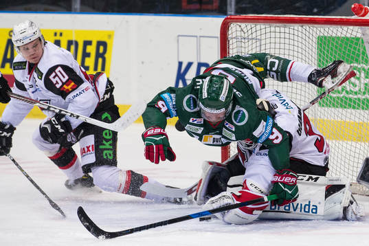 Frölundas Jan Mursak kraschar in i Malmö Redhawks