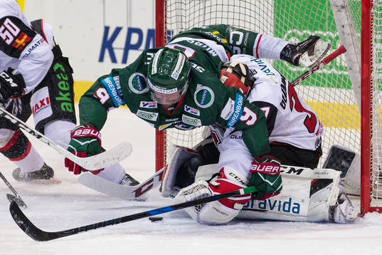 Frölundas Jan Mursak kraschar in i Malmö Redhawks