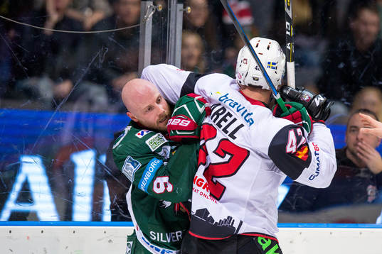 Frölundas Jan Mursak och Malmö Redhawks Niklas Arell