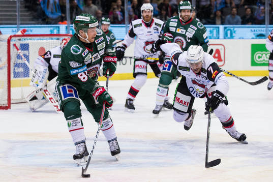 Frölundas Ryan Lasch och Malmö Redhawks Nils Andersson
