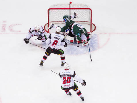 Frölundas Jan Mursak kraschar in i Malmö Redhawks