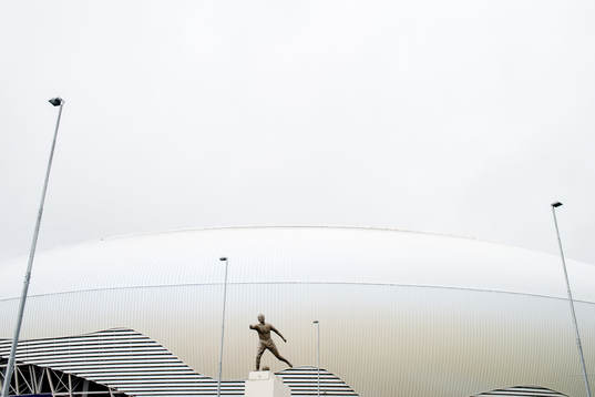 Staty utanför Ion Oblemenco Stadium