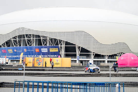 Förberedelser utanför Ion Oblemenco Stadium