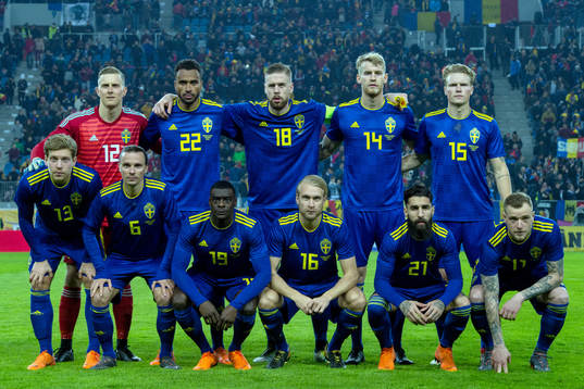 Sveriges startelva övre raden fr v. målvakt Karl-Johan