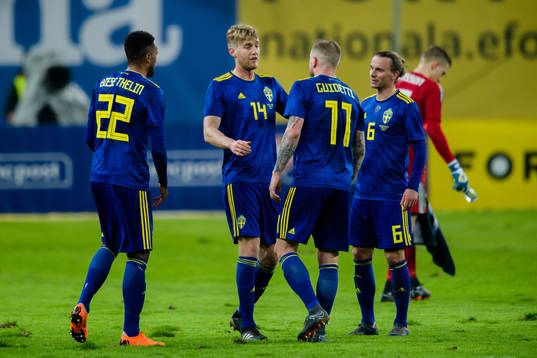 Sveriges Isaac Kiese Thelin , Filip Helander , John