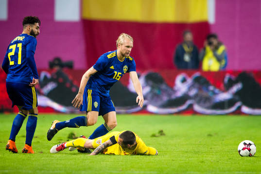 Sveriges Jimmy Durmaz och Johan Larsson