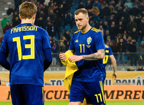 Sveriges Alexander Fransson och John Guidetti före en