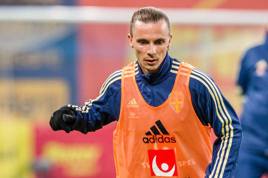 Sveriges Niklas Hult före en träningslandskamp i fotboll