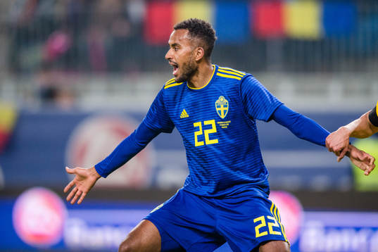 Sveriges Isaac Kiese Thelin reagerar