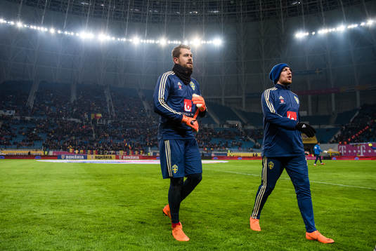 Sveriges målvakt Kristoffer Nordfeldt och Emil Forsberg