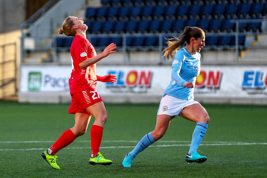 Linköpings Natasha Dowie deppar
