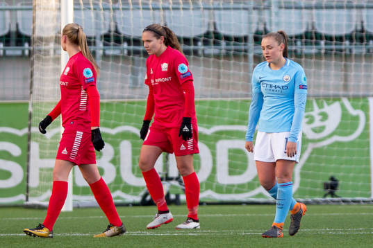Manchester Citys Georgia Stanway jublar