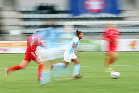 Nikita Parris jagas av Linköpingsspelare