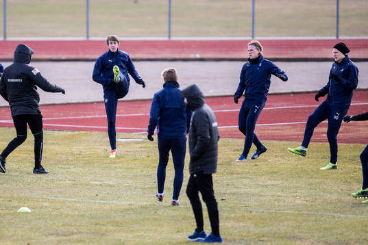 Helsingborgs spelare värmer upp