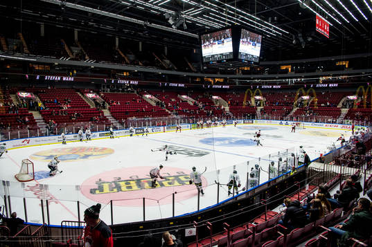 Lagen värmer upp i Malmö arena innan kvartsfinal 6 i