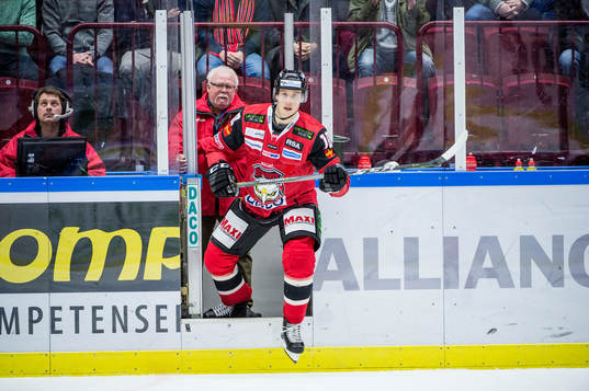 Malmö Redhawks Robin Alvarez kommer ut ur utvisningsbåset