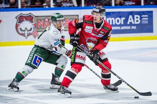 Frölundas Ryan Lasch mot Malmö Redhawks Tobias Ekberg