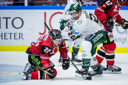 Frölundas Joel Lundqvist trycker till Malmö Redhawks Erik