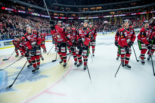 Malmö Redhawks spelare jublar