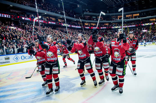 Malmö Redhawks spelare jublar