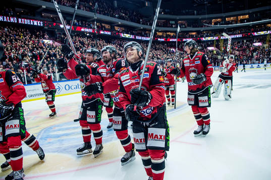 Malmö Redhawks spelare jublar