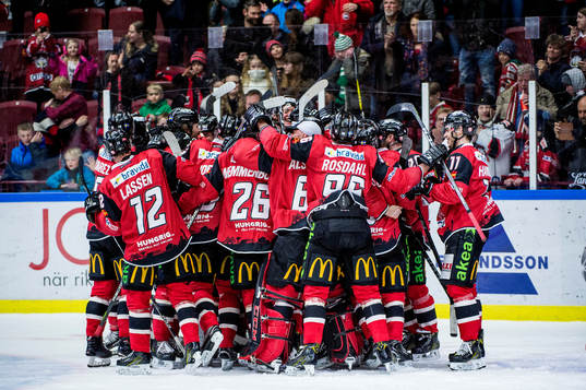 Malmö Redhawks spelare jublar