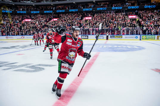 Malmö Redhawks Johan Olofsson jublar