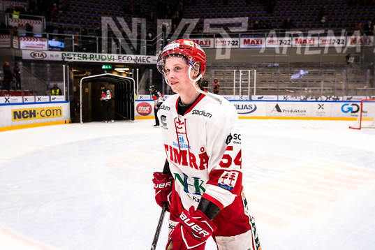 Timrås Jonathan Dahlen  jublar