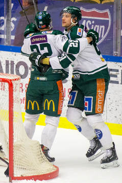Färjestads Per Åslund och Johan Ryno jublar
