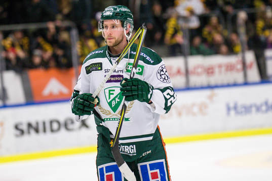 Färjestads Per Åslund med avbruten klubba