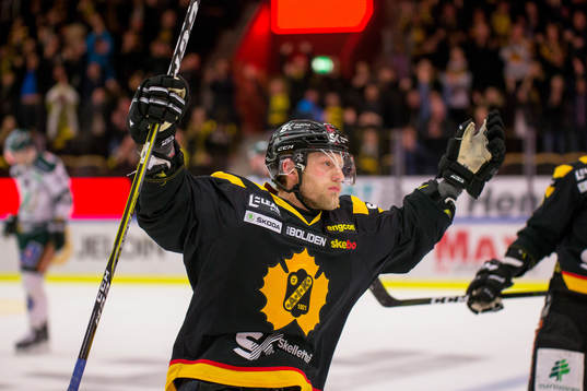 Skellefteås Oscar Möller jublar