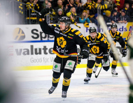 Skellefteås Jonathan Pudas jublar