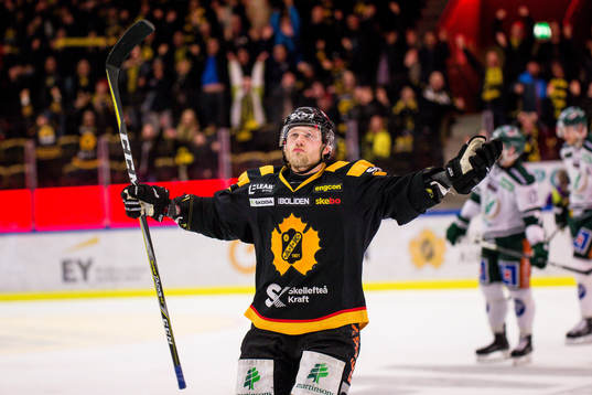 Skellefteås Oscar Möller jublar