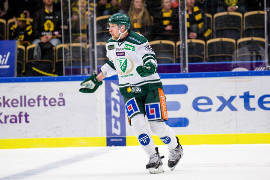 Färjestads Ilari Melart fick klubban avslagen