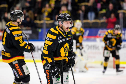 Skellefteås Oscar Möller jublar