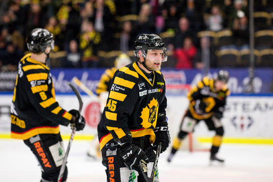Skellefteås Oscar Möller jublar