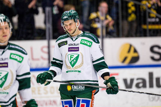 Färjestads Theodor Lennström  deppar