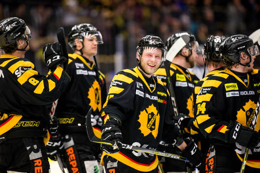 Skellefteås Oscar Möller jublar