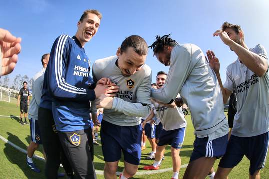 I denna handoutbild från LA Galaxy ses Zlatan Ibrahimovic