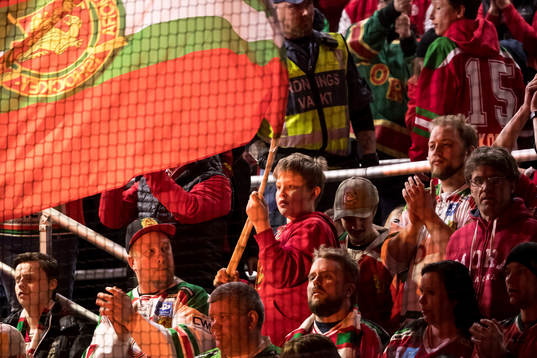 Moras fansen i ishockeymatchen i direktkvalet till SHL
