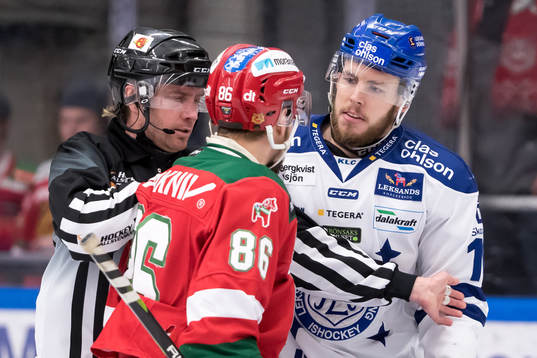 Moras Mathias Bromé och Leksands Matt Carey  i